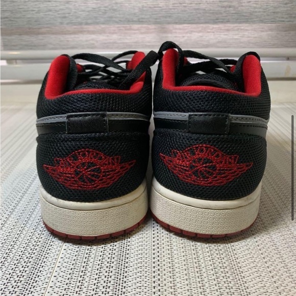🔥Jordan 1 Retro Low Size 11 US Gray Red Black - Picture 4 of 8